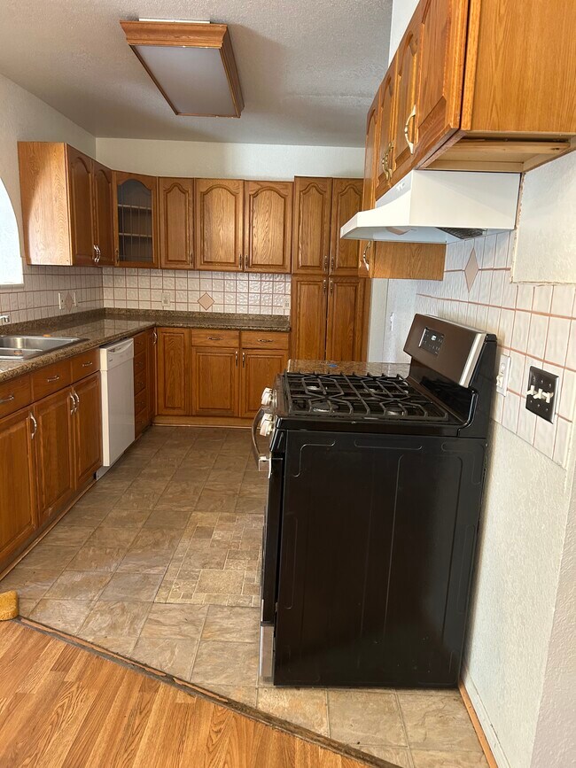 Foto del edificio - 44330 Glenraven Rd