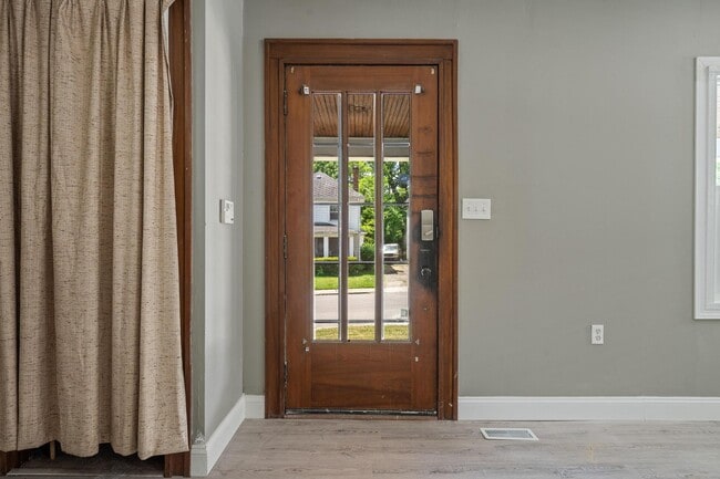 Building Photo - 135 W Hudson Ave