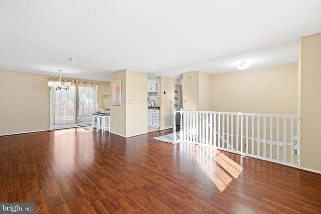 Foto del edificio - 8469 Rippled Creek Ct