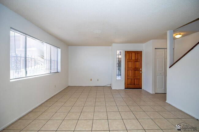 Building Photo - 833 S Avenue A