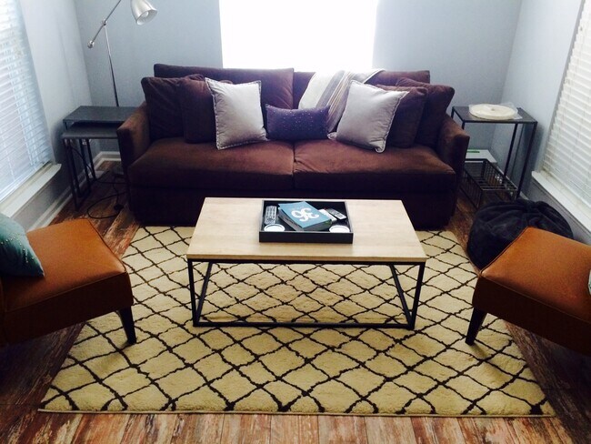 Foto del edificio - 2625 E 5th St