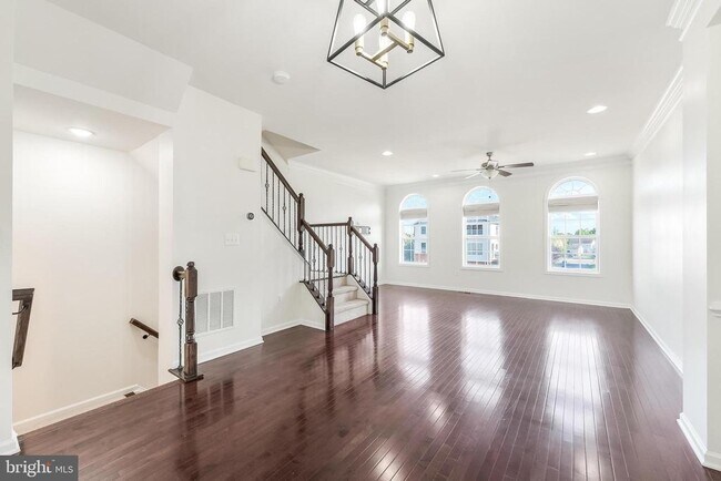 Foto del edificio - 43190 Loudoun Reserve Dr