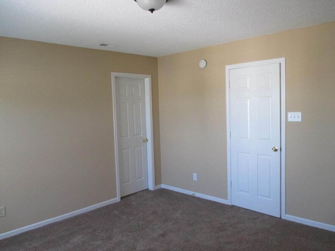 Building Photo - 4045 Orchard Valley Blvd