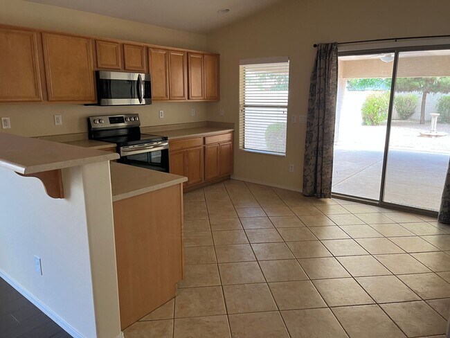 Building Photo - EXCELLENT Location!! This 4 Bedroom 3 bath...