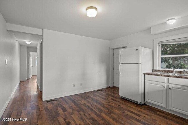 Building Photo - 217 W Atlantic Blvd