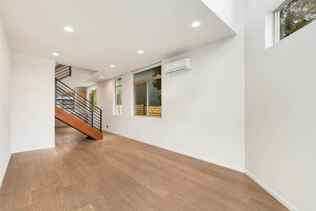 Foto del edificio - 3 Bedroom Stylish Modern Townhome in the Heart of Ballard