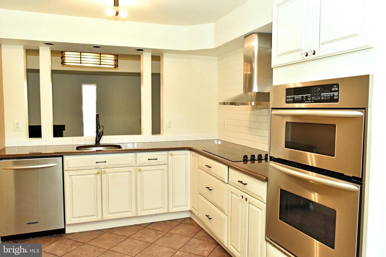 Foto principal - 10168 Placid Lake Ct