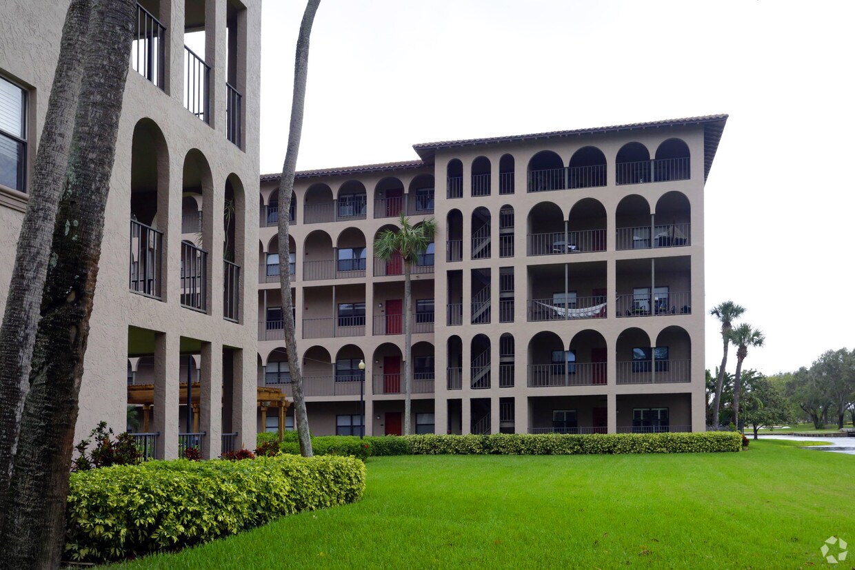 Golfview Condominiums Apartments in Gulfport, FL