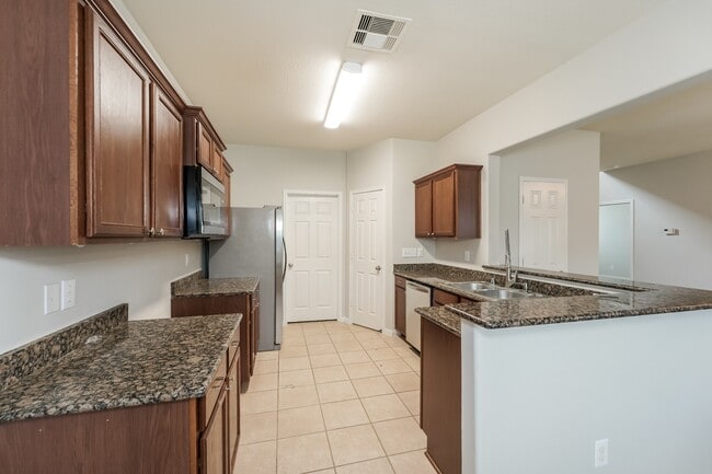 Building Photo - 2027 Golden Topaz Dr