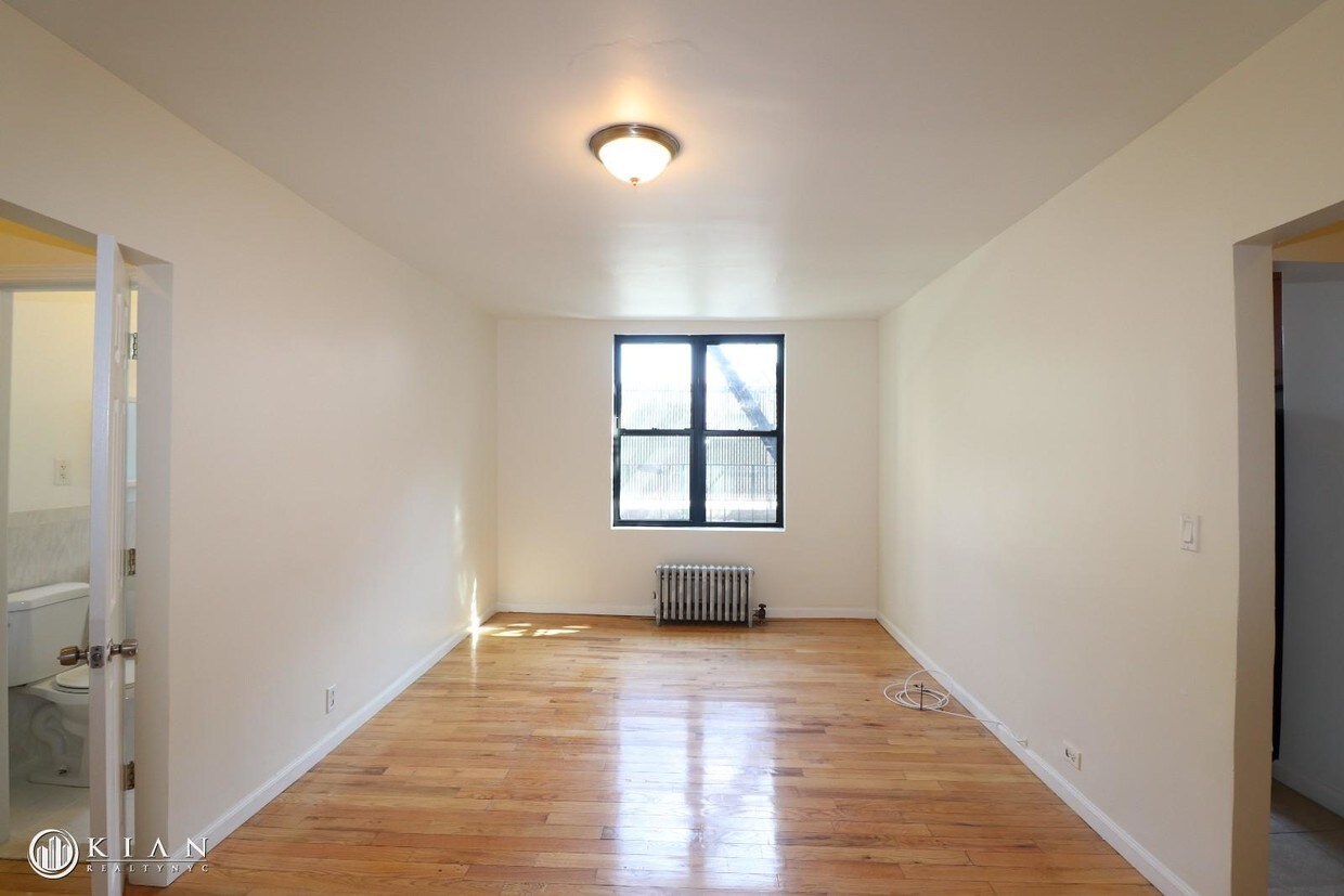 Primary Photo - 151-10 35th Ave