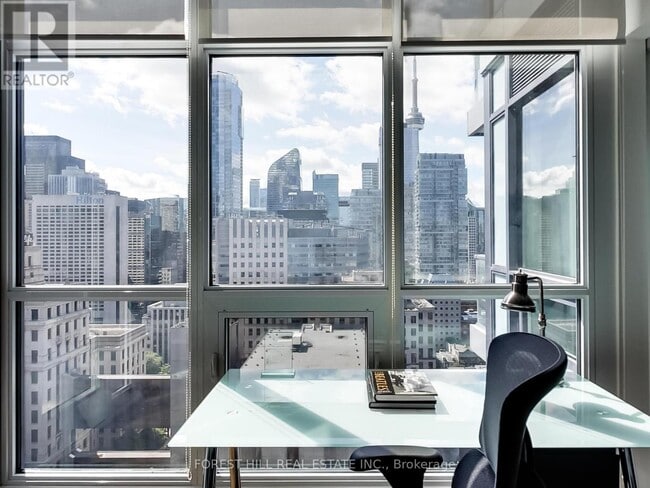 Building Photo - 210 Simcoe St