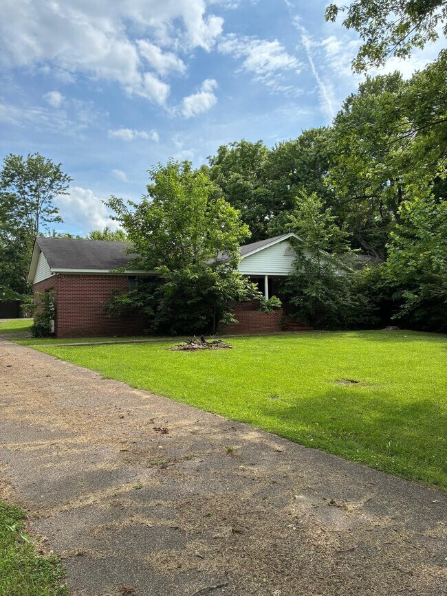 Building Photo - 485 Fayette Corner Dr