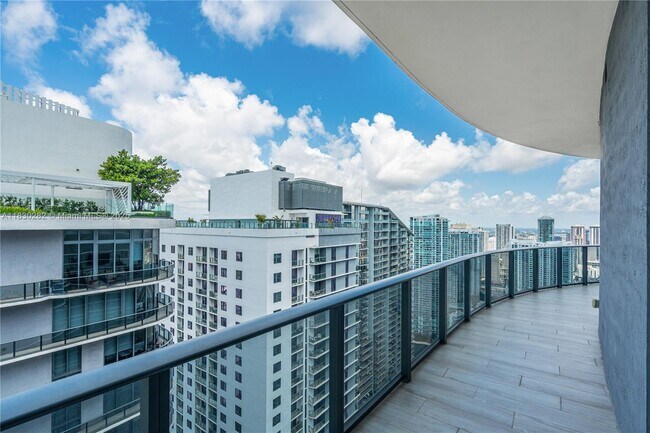 Foto del edificio - 45 SW 9th St