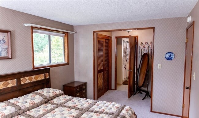 Foto del edificio - Gorgeous 5-Bed, 2-Bath Two Story Home in T...