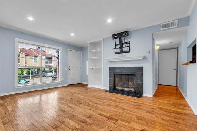 Building Photo - 1860 White Oak Dr