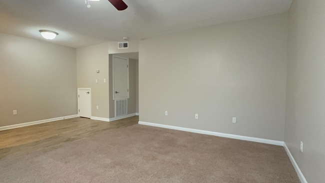 EP 1BED LIVING DINING.JPEG - Live life on point at Eden Point Apartments!