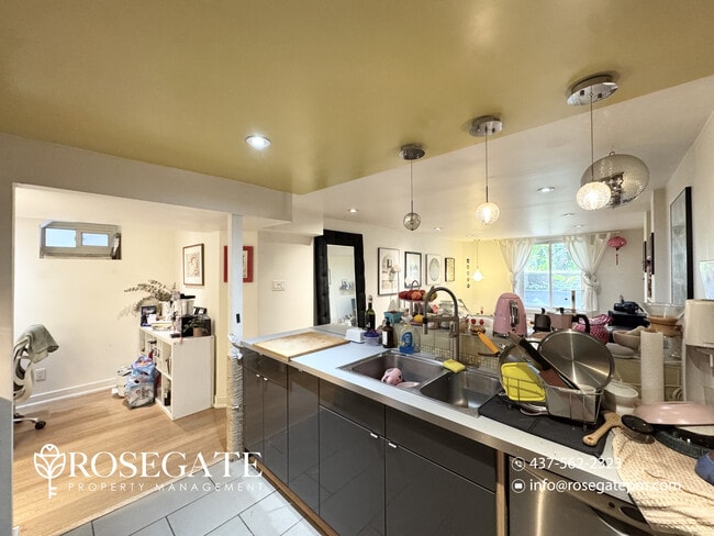 Building Photo - Pet-Friendly 1-Bedroom Basement Apartment with Modern Appliances on King St W, Toronto