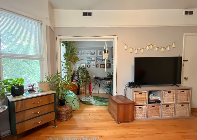 Foto del edificio - 3441 N Oakley Ave