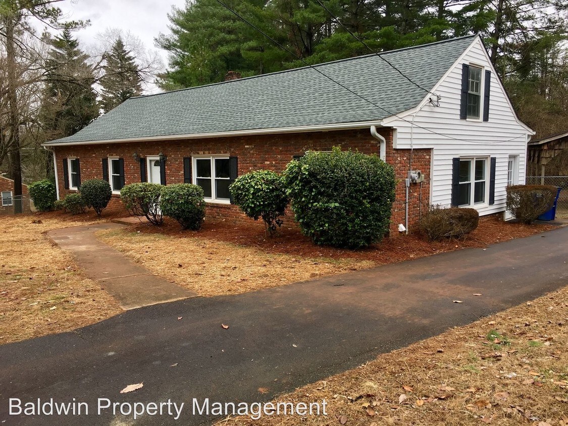 Primary Photo - 2110 Jamestown Rd