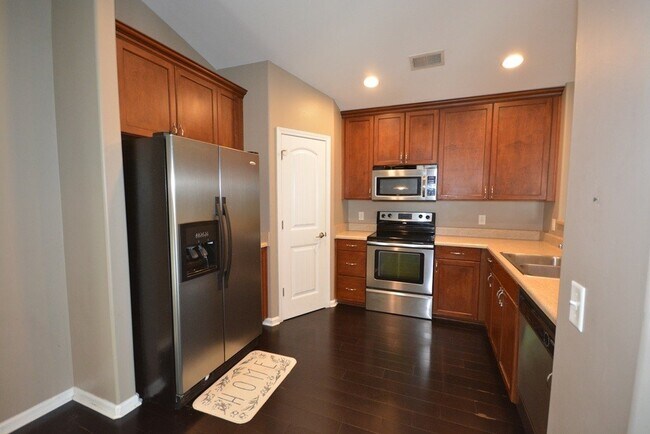 Building Photo - 45 Crystal Lake Dr
