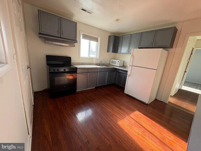 Foto del edificio - 4369 Hollins Ferry Rd