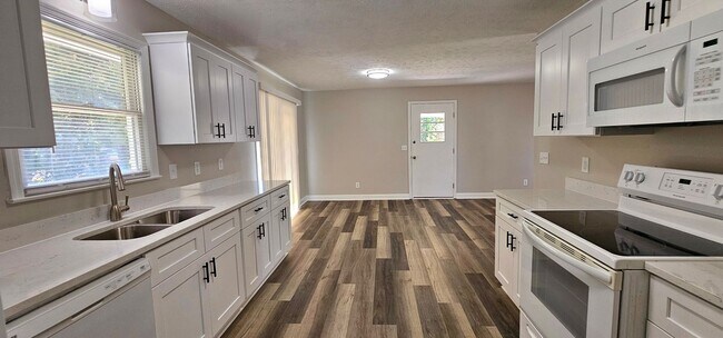 Foto del edificio - Get ½ Month Free—Apply & Get Approved! 3-B...