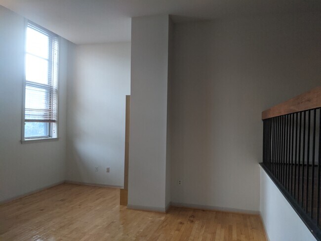 office alcove - 409 La Grange Ave