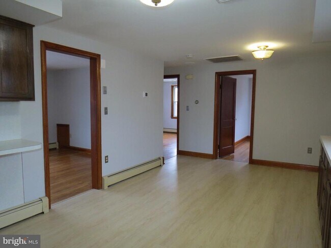 Building Photo - 1412 Fairmount Rd