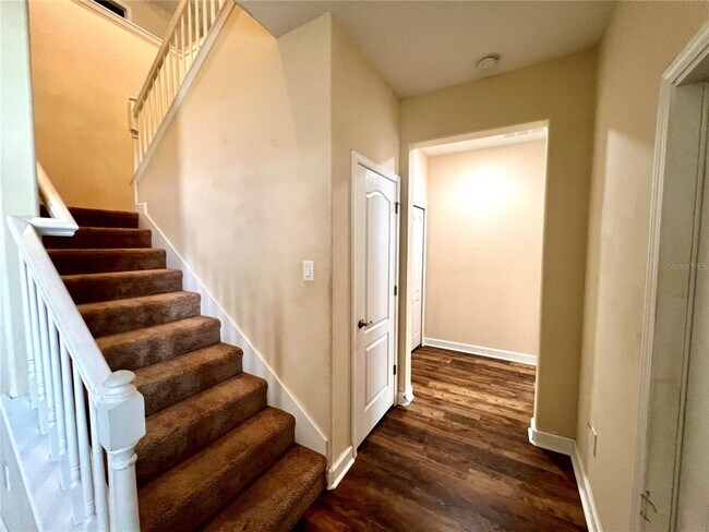 Building Photo - 5637 Water Pier Ln