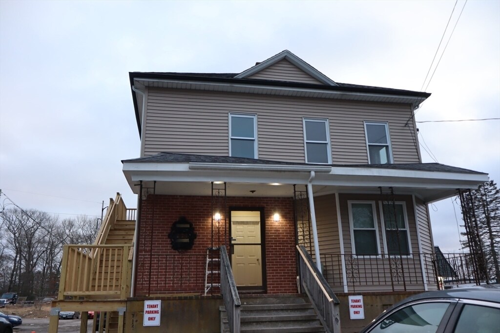 Primary Photo - 952 Temple St