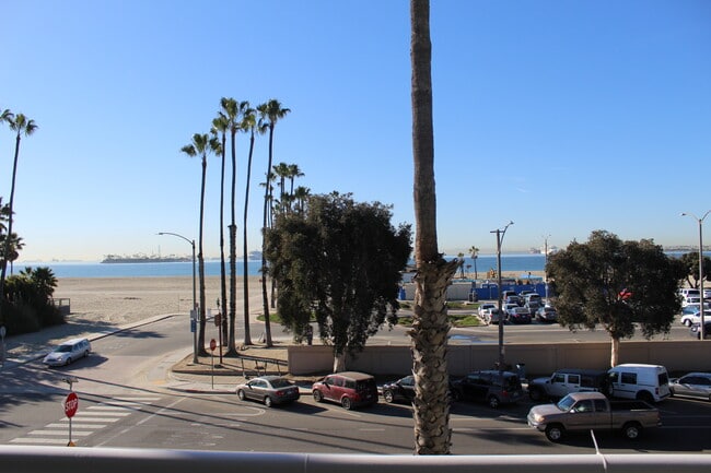 Building Photo - 5039 E Ocean Blvd