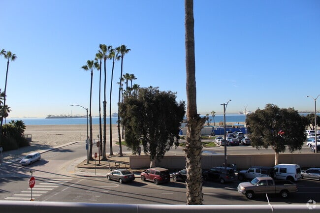 Building Photo - 5039 E Ocean Blvd