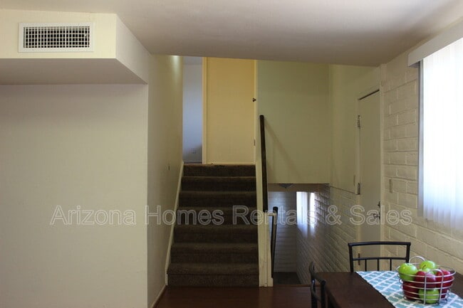 Foto del edificio - 8240 E 18th St