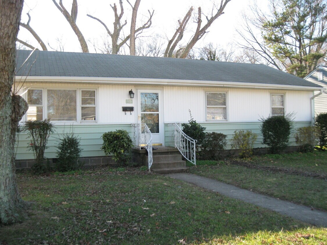 Primary Photo - Charming 3 BR single family