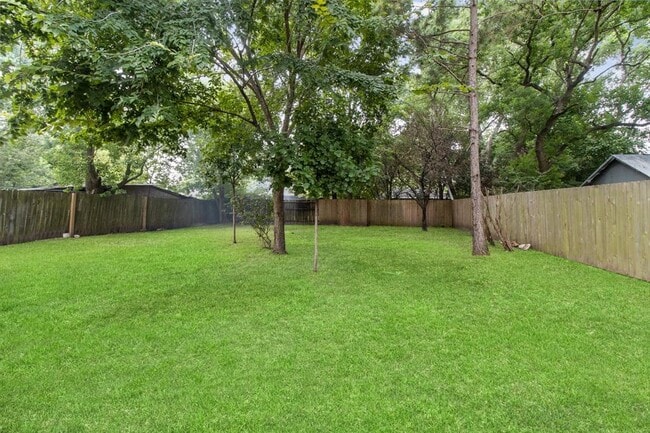 Building Photo - 15841 Ridgeroe Ln