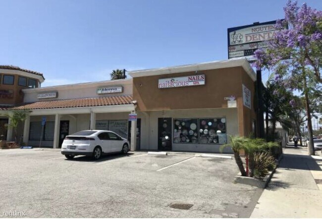 Building Photo - 11855 S Inglewood Ave