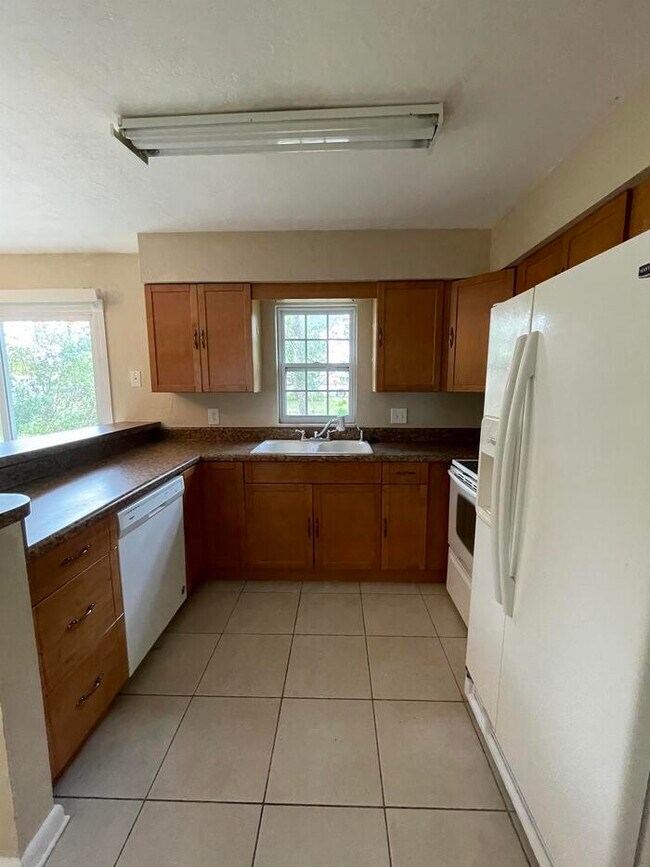 Foto del edificio - 9502 NE Waldo Rd