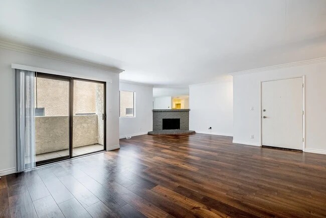 Foto del edificio - 17155 Chatsworth St