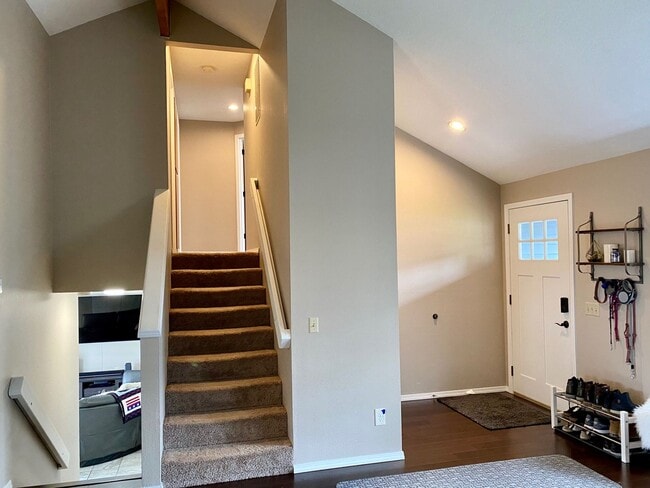 Building Photo - Lovely updated Bethany home