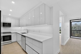 Building Photo - 7835 Lakeside Blvd