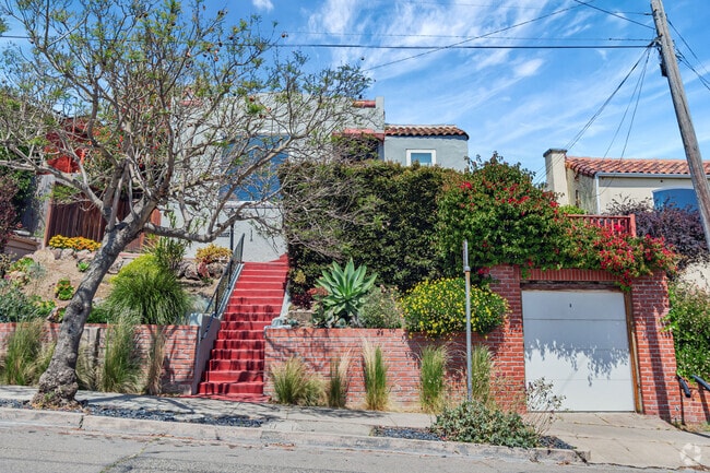 Building Photo - 3316 Birdsall Ave
