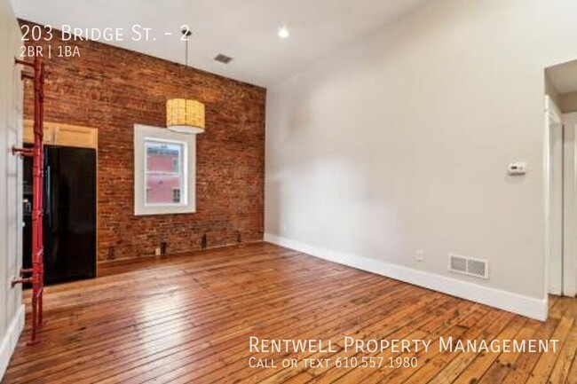 Building Photo - LOFT Style 2 Bedroom Apartment in the hear...