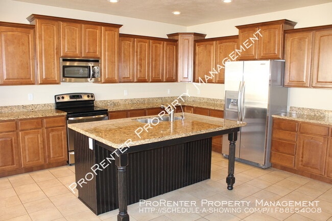 Building Photo - Spacious 3 Bed, 2 Bath Foxboro North Home
