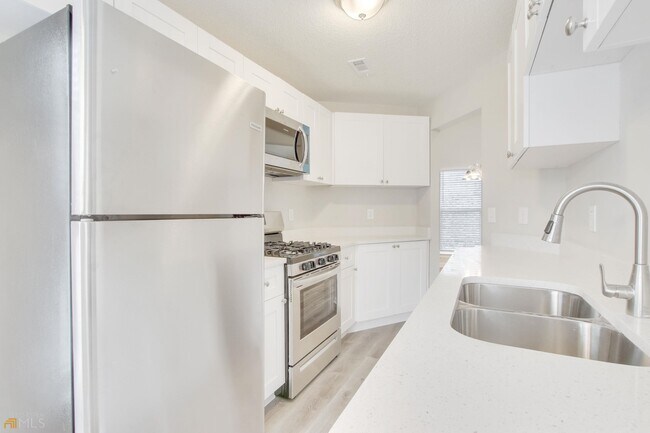 Building Photo - 6100 Shoals Creek Dr