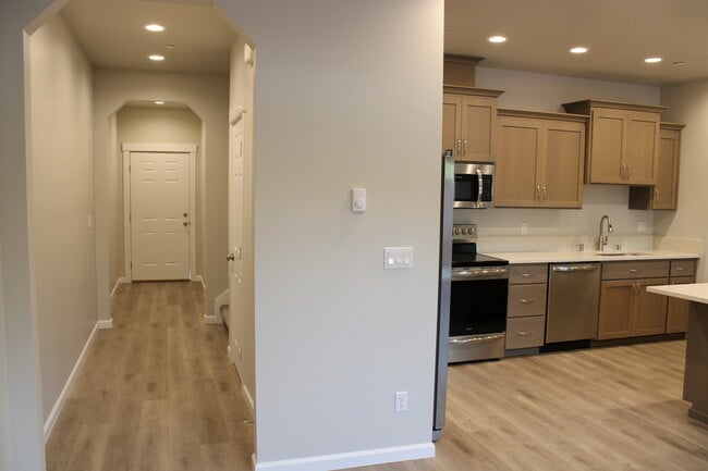 Foto del edificio - 14916 Canyon Rd E