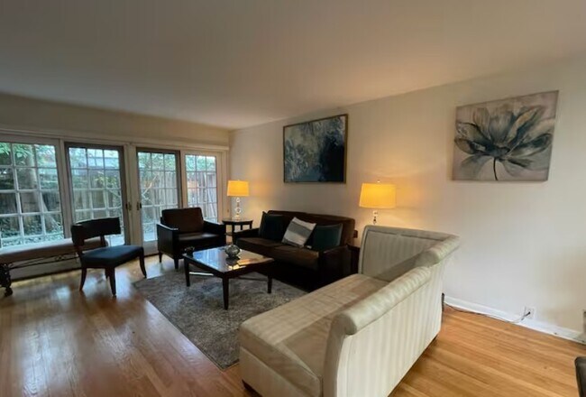 Foto del edificio - 774 Green Bay Rd
