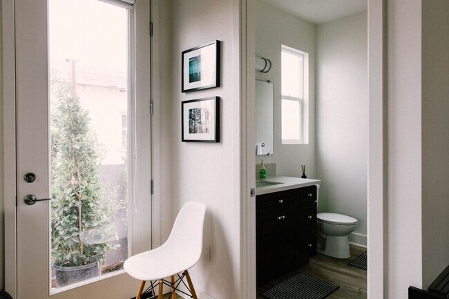 Foto del edificio - 11966 Wagner St