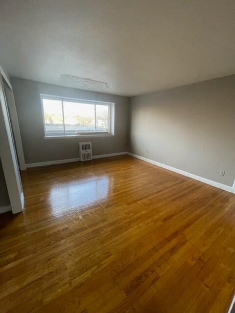 Foto del edificio - 484 Tolland St