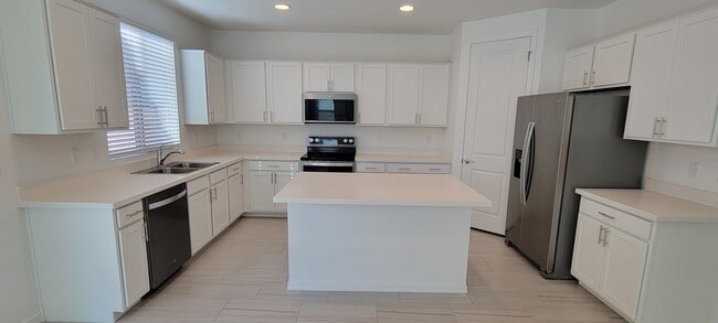 Kitchen - 9309 E Static Ave