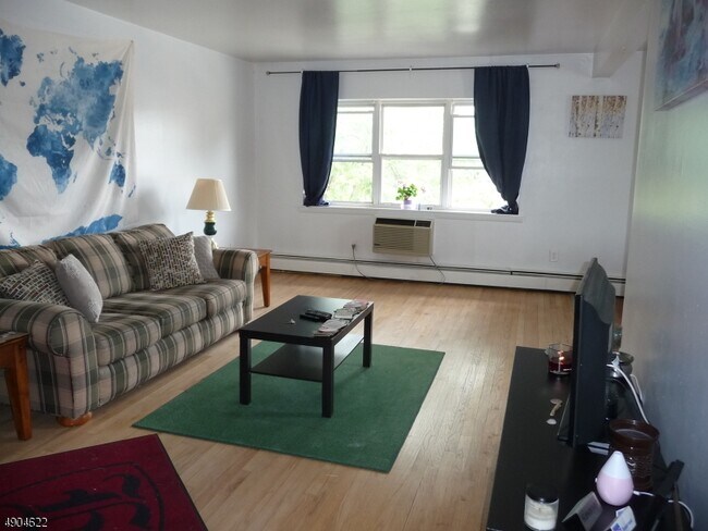 Building Photo - 729 Washington Ave